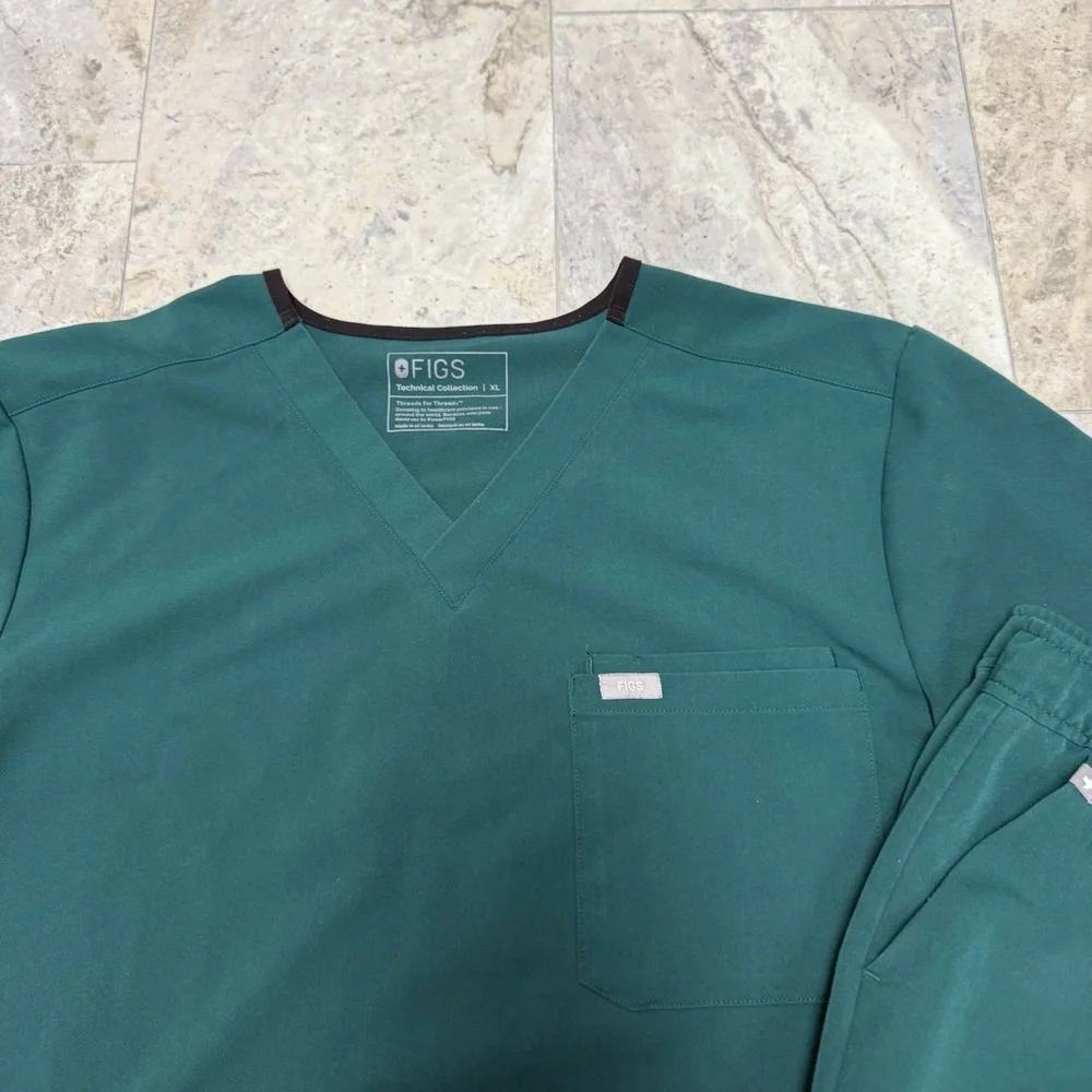 FIGS Leon Green Set of Scrubs Shirt and Joggers Men’s Size XL